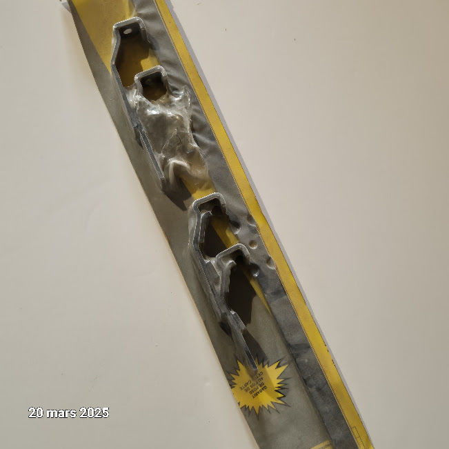 barre de s�curit� pour volets Mermier , avec gabarit de pose 10 Saumur (49)