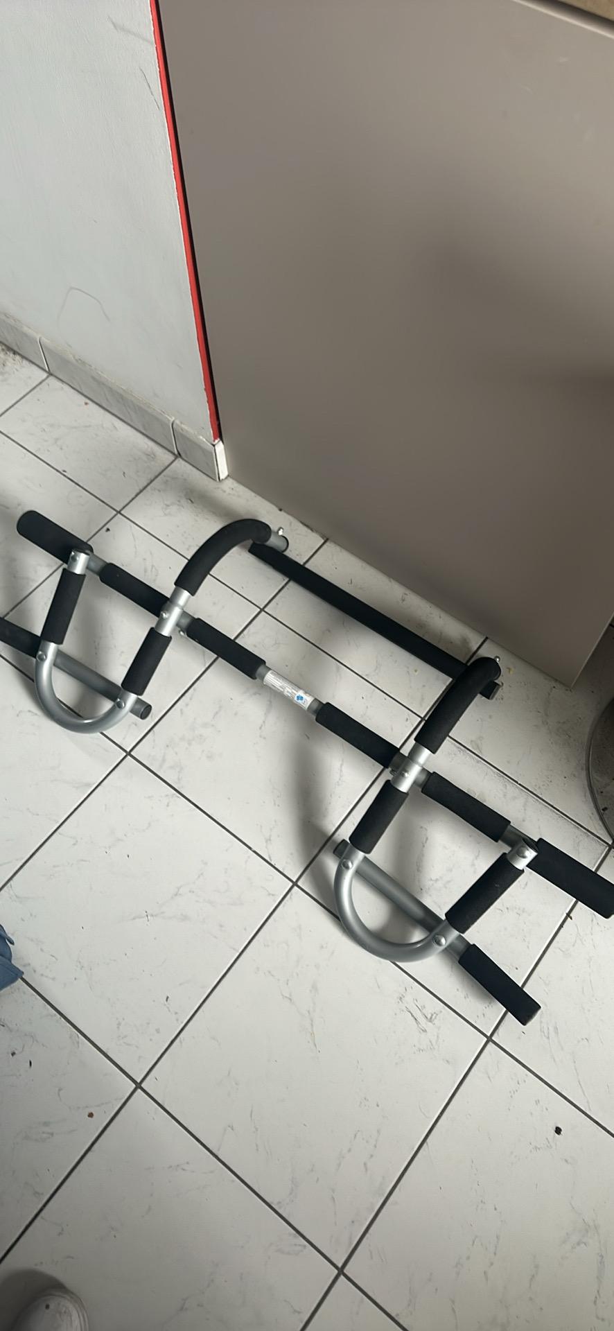 Barre de traction pour cadre de porte - Excellente condition 20 Nanterre (92)