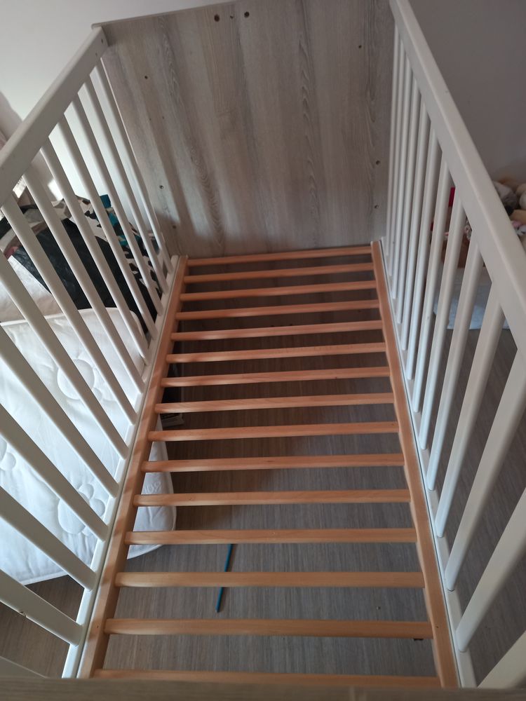  Lit � barreaux avec table a langer
100 Grand-Fort-Philippe (59)