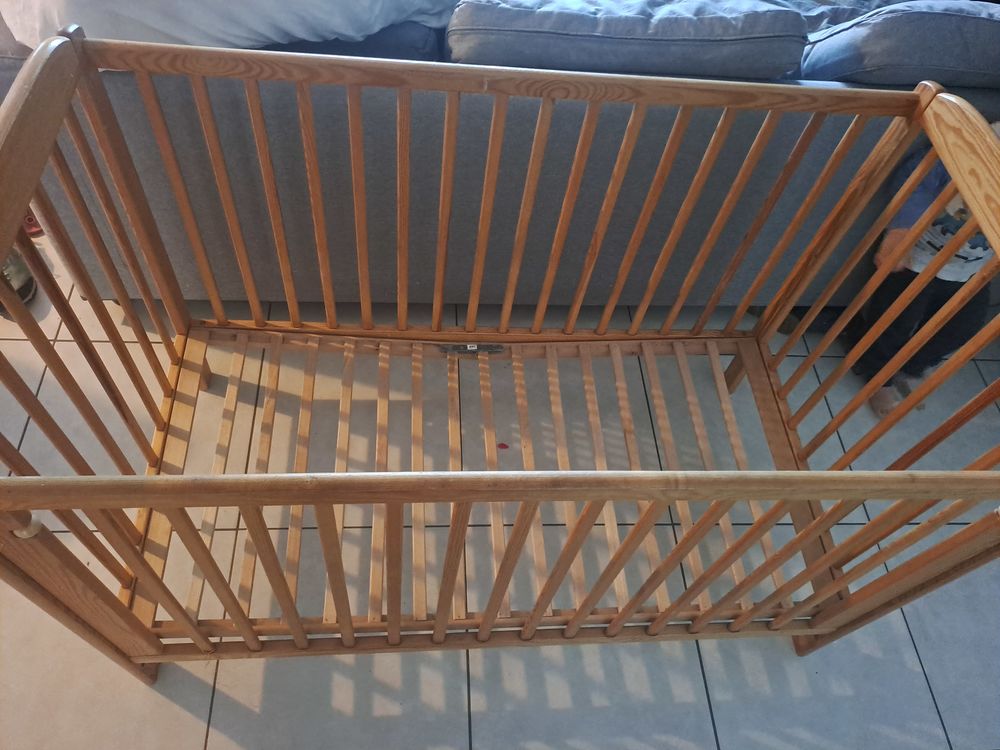 Lit � barreaux en bois 20 Grenoble (38)