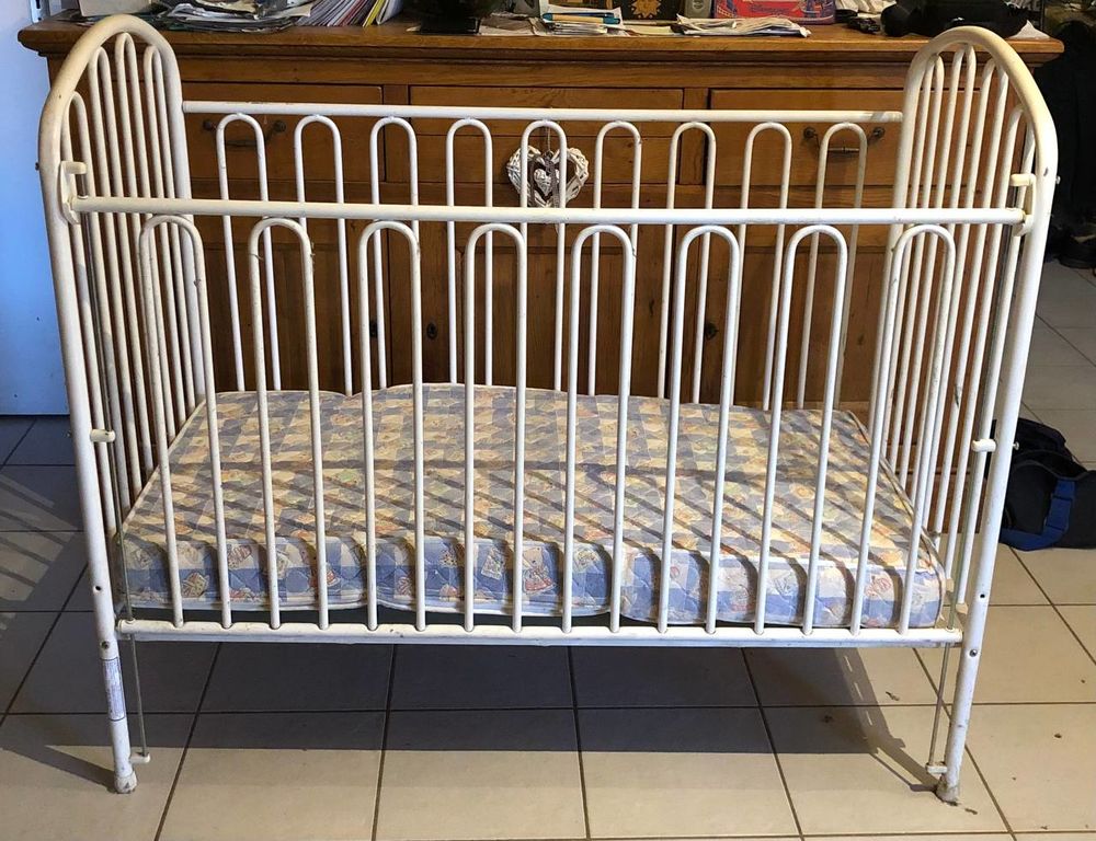 Lit � barreaux laqu� blanc
0 Mionnay (01)