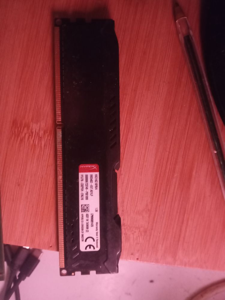 Barrettes de RAM HX316C10FB/4
5 Bayeux (14)