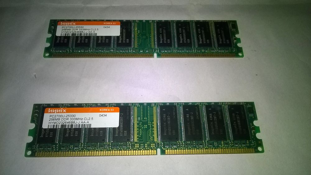 2 Barrettes de m�moire informatique
Hynix 2x 256MB DDR 333M 9 Talange (57)
