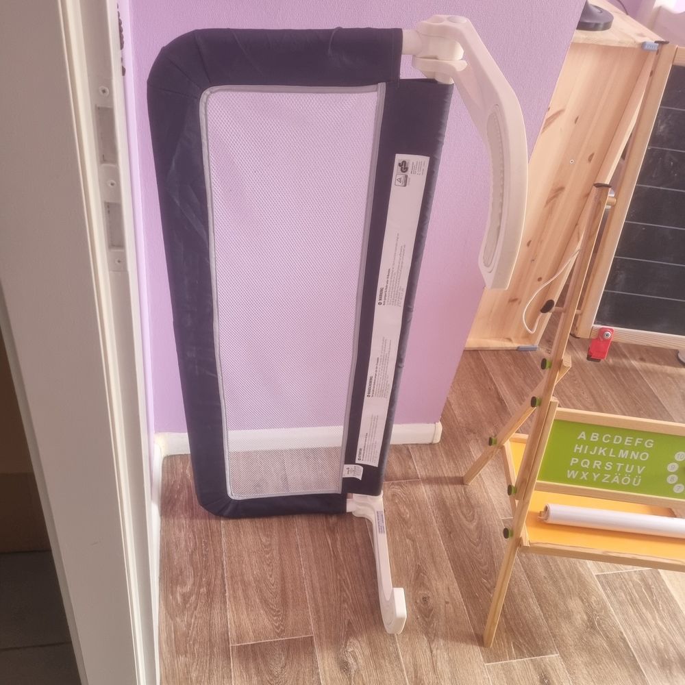 Je une barri�re de s�curit� pour lit enfant. 25 Le Creusot (71)