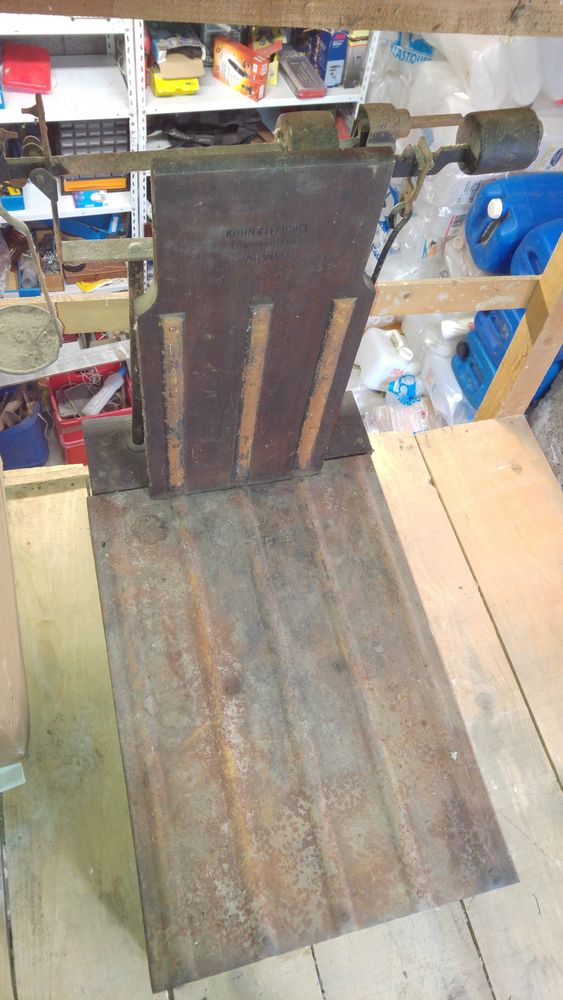 bascule ancienne avec poids 50 Issoire (63)