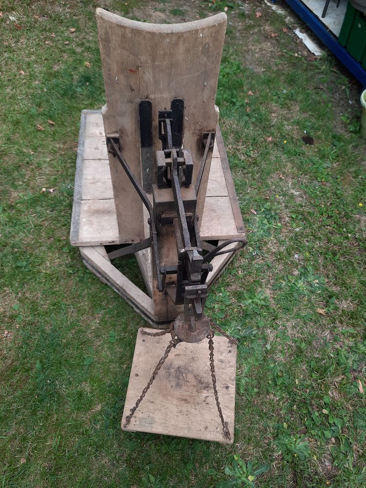 2 Bascule romaine dont une avec poids et une avec r�glette 0 Pruill�-le-Ch�tif (72)