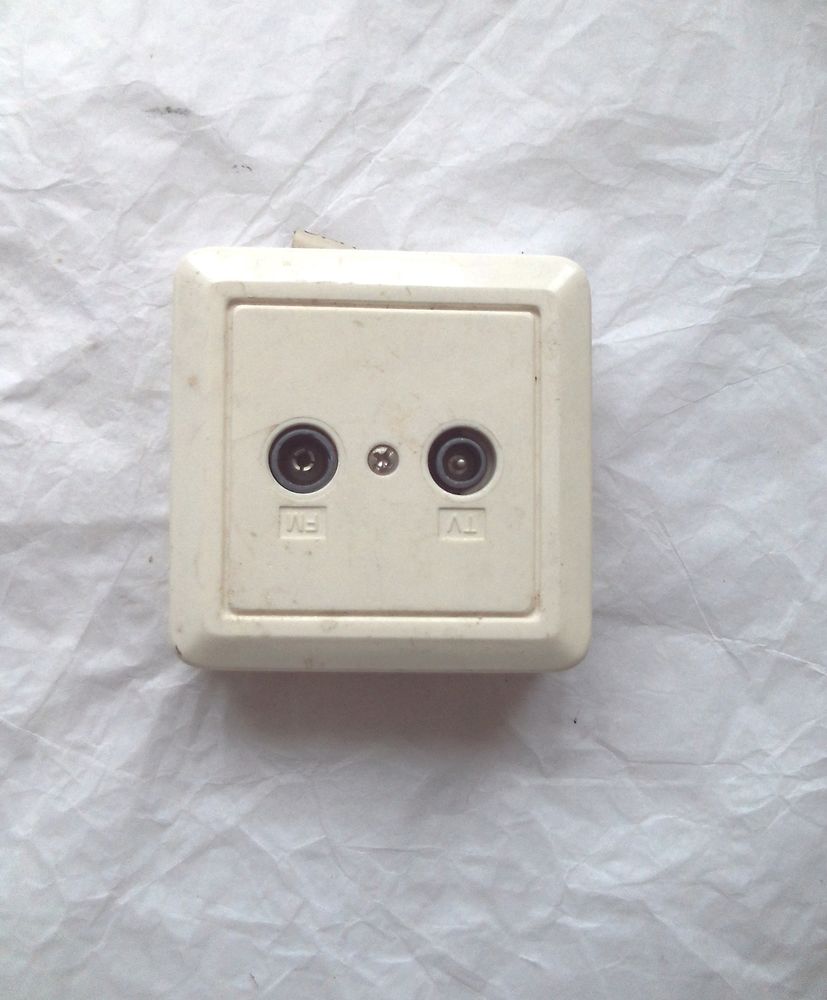 Base carr�e pour prise d'Antenne TV 1 Villeurbanne (69)