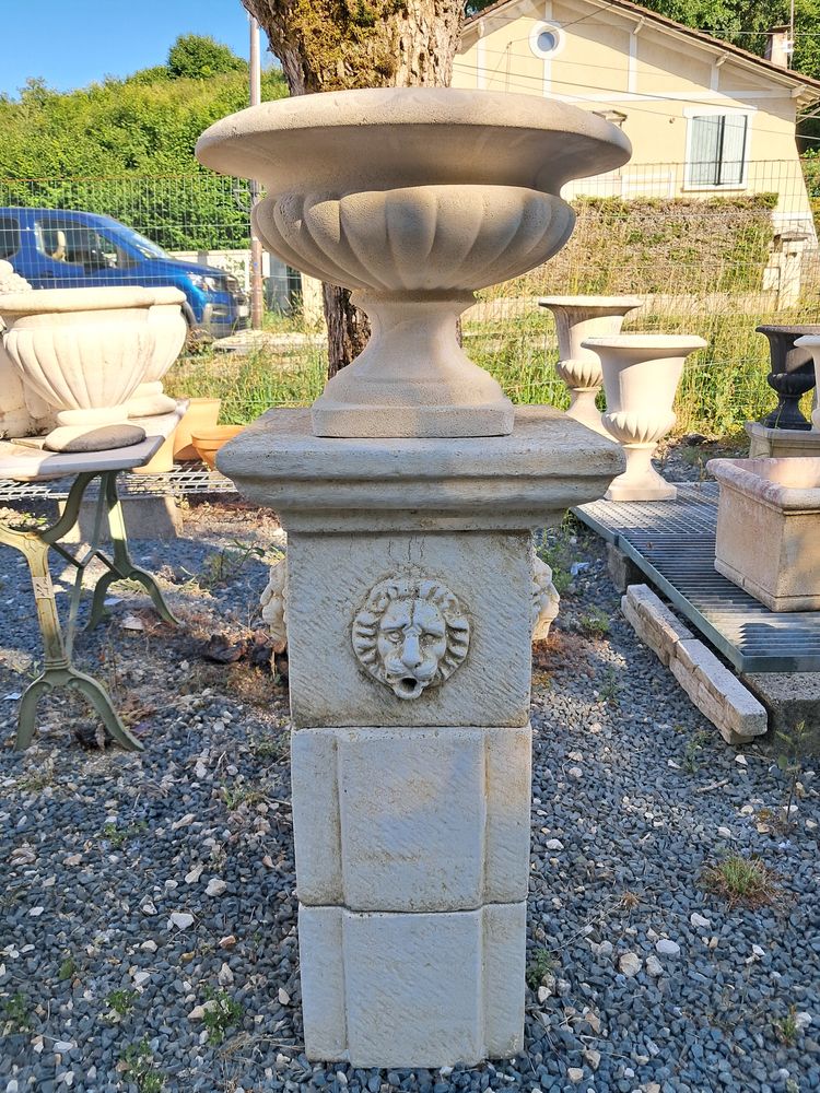Base, socle en pierre reconstitu�e 249 Ch�teau-l'�v�que (24)