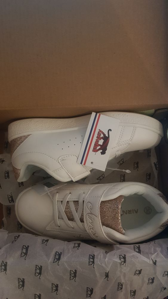 Basket Airness taille 30 17 La Tour-du-Pin (38)