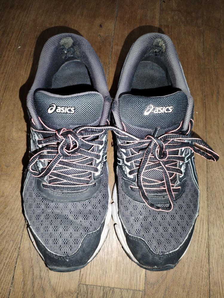 Basket ASICS gel windhawk 3 (taille 39)
11 Brillon-en-Barrois (55)