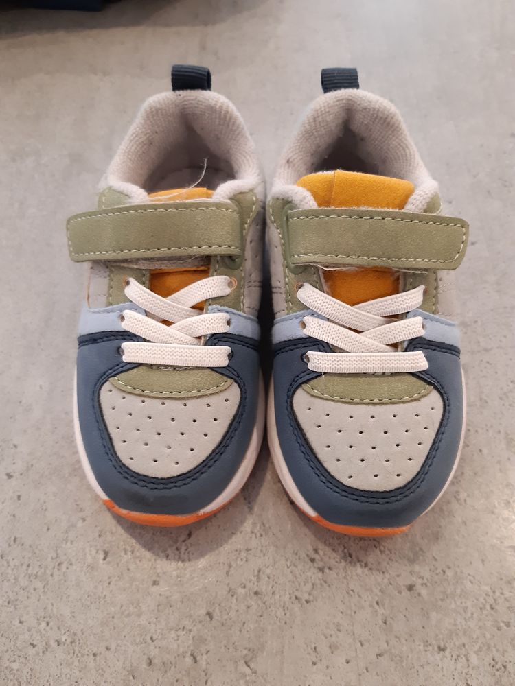 Basket b�b� taille 21 15 Briatexte (81)