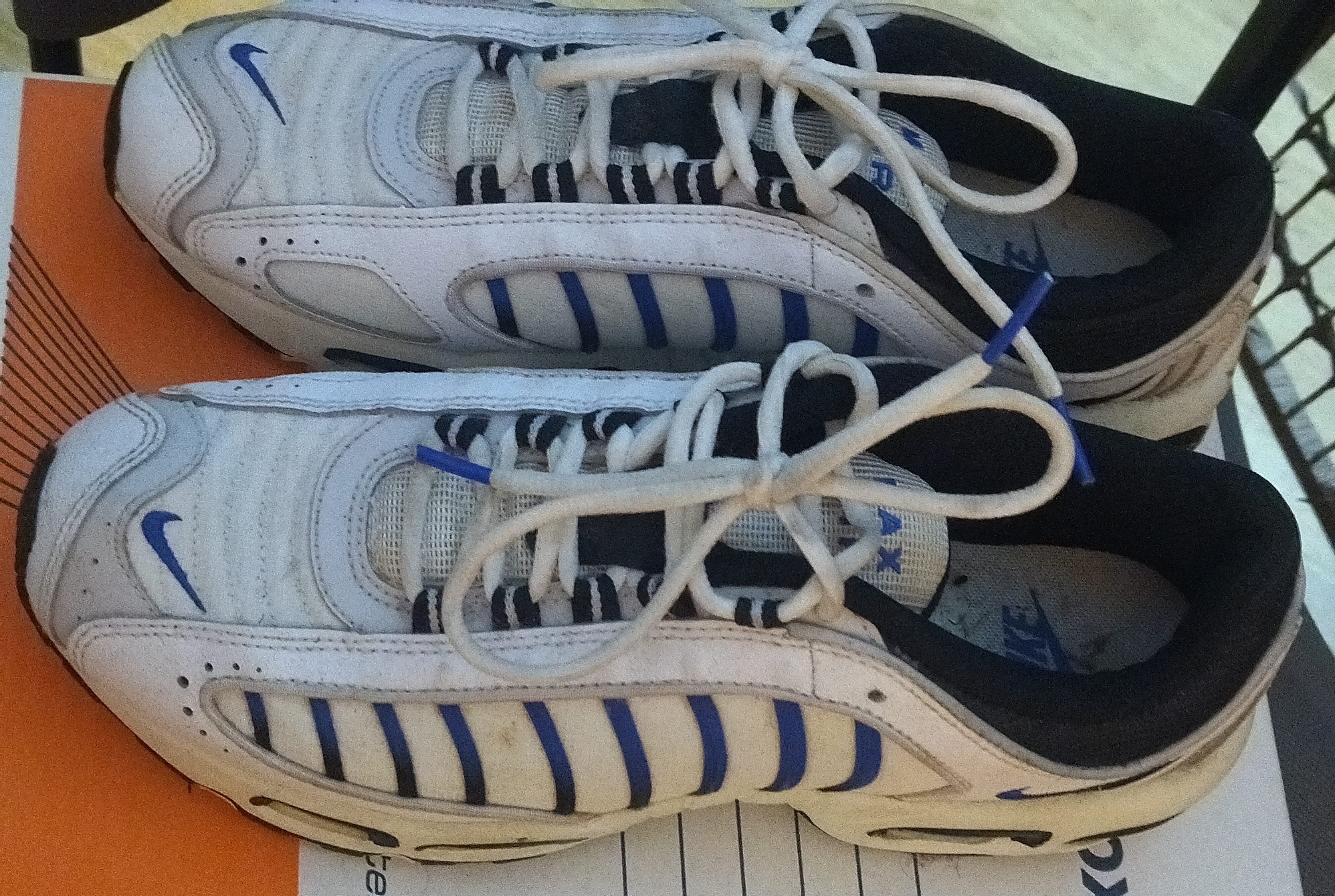 Basket Air Max bleu et blanc 60 Saint-Denis (97)