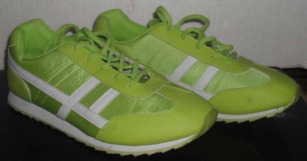 Basket de couleur vert pomme taille 40 NEUVES 30 Montreuil (93)