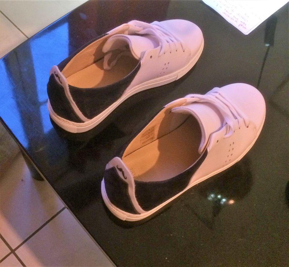 Basket cuir blanc daim bleu marine, Mr Moustache 0 Paris 2 (75)