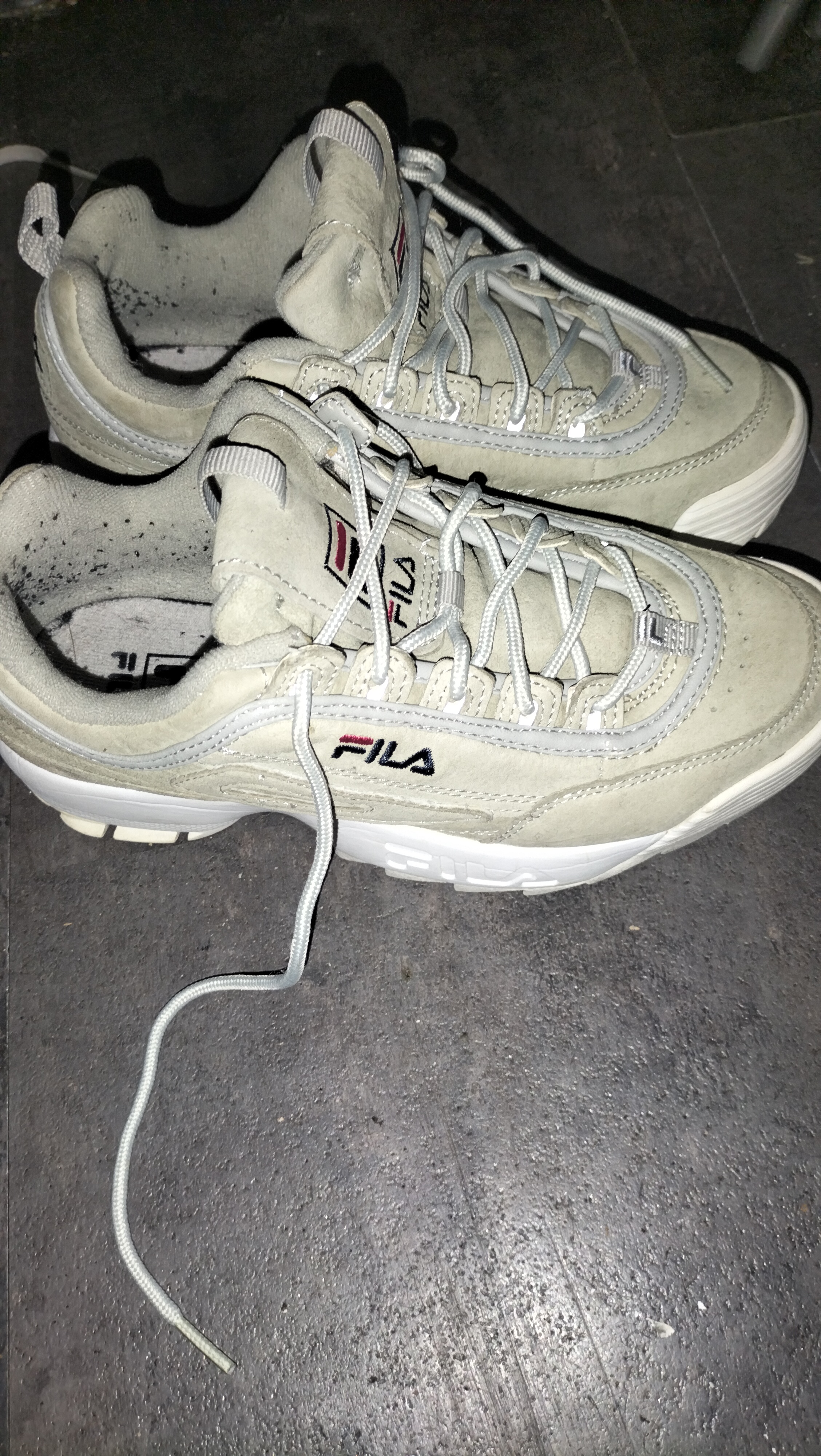 Basket Fila cuir pointure 39 tr�s bon �tat paire Dessu� 14 Cachan (94)