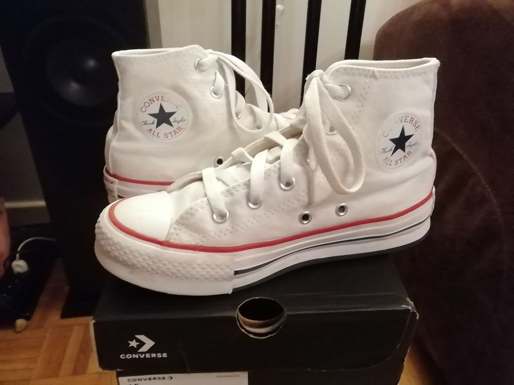 Basket haute Converse pointure 33 18 Francheville (69)