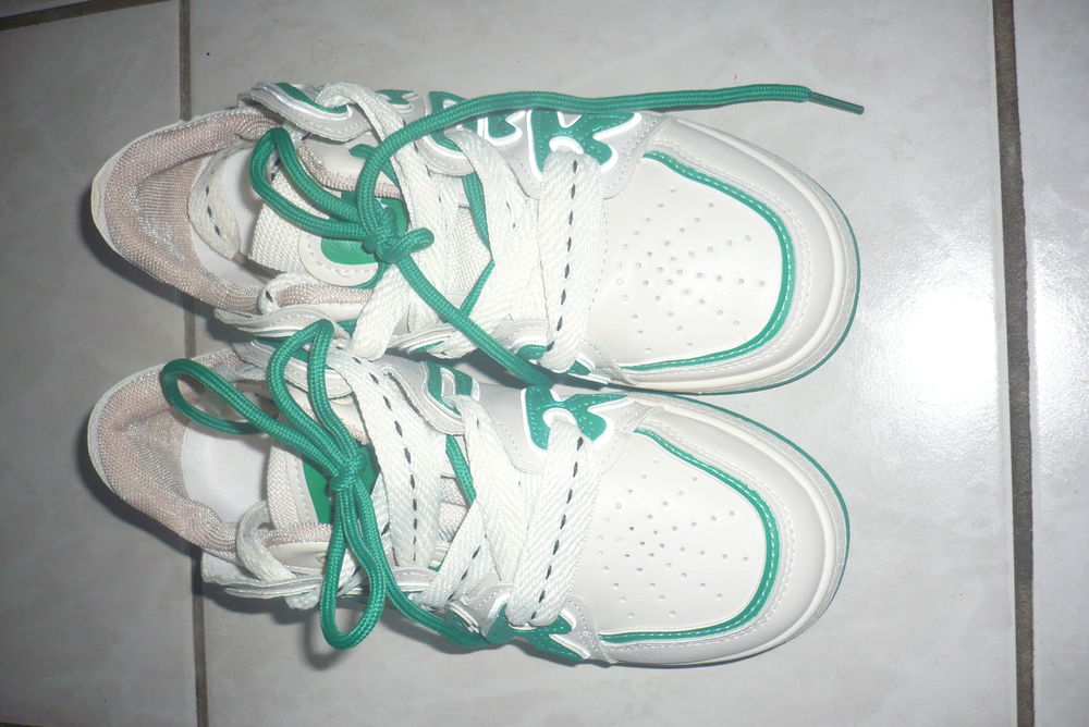 BASKET NEUVE POINTURE 35 10 Le Versoud (38)