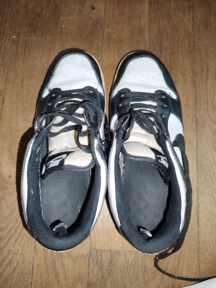 Basket NIKE DUNK LOW (taille 39.5)
14 Brillon-en-Barrois (55)