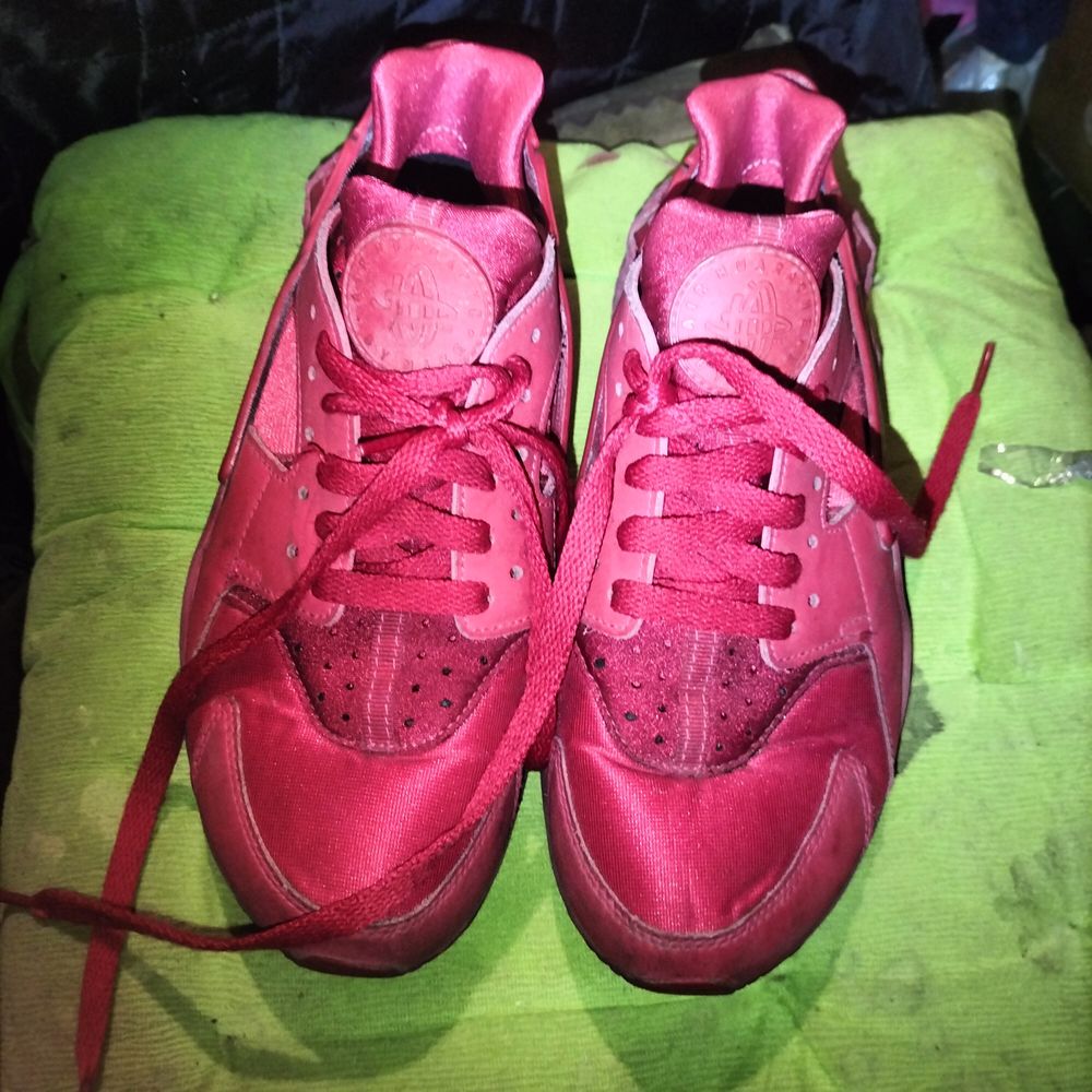 Basket Nike air Huarache rouge pointure 39 tr�s bon �tat 27 Cachan (94)