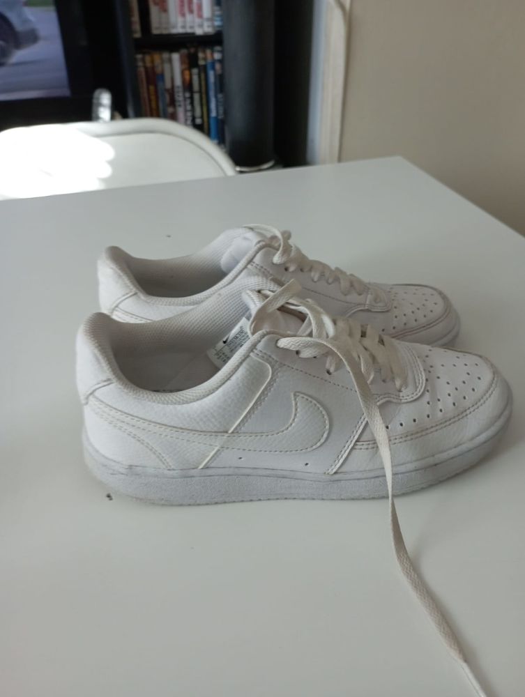 Basket NIKE taille 38.
28 Cluses (74)