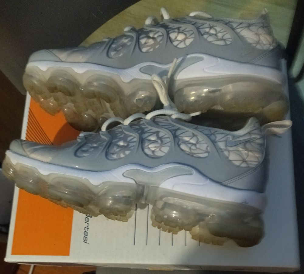 Basket  Nike air Vapormax gris et blanc 60 Sainte-Clotilde (97)
