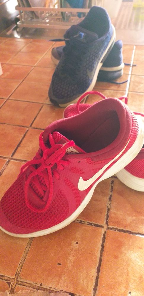 Basket, pointure 36 et demi et 37 et demi nike ,et jouet 80 30 La R�union (97)