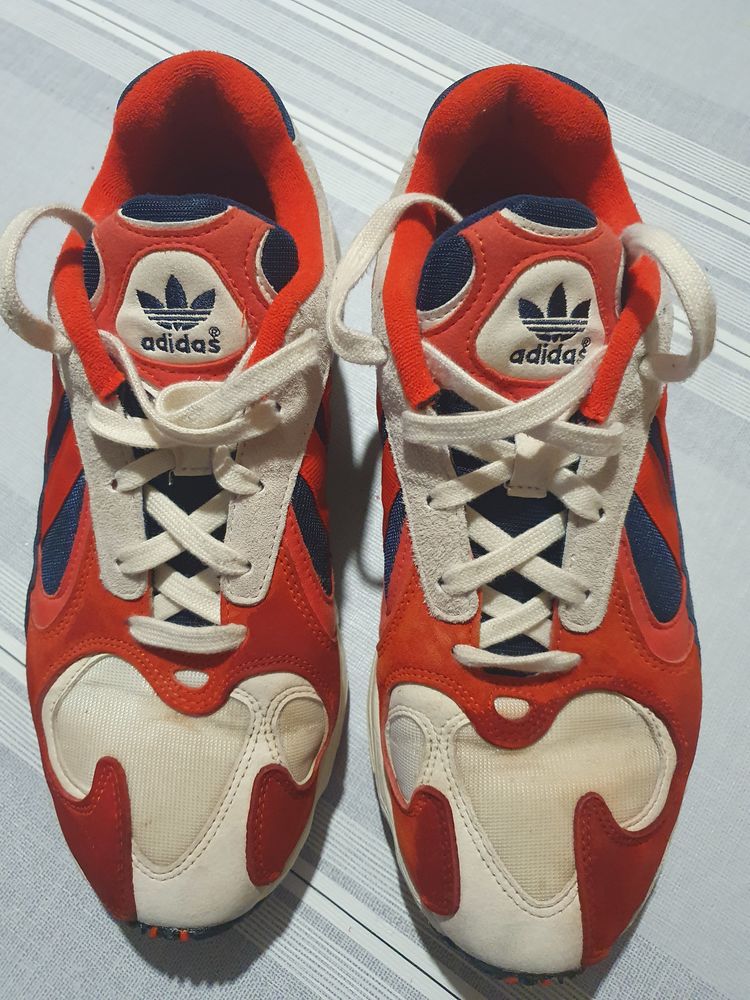 Baskets  Adidas 15 Vals-les-Bains (07)