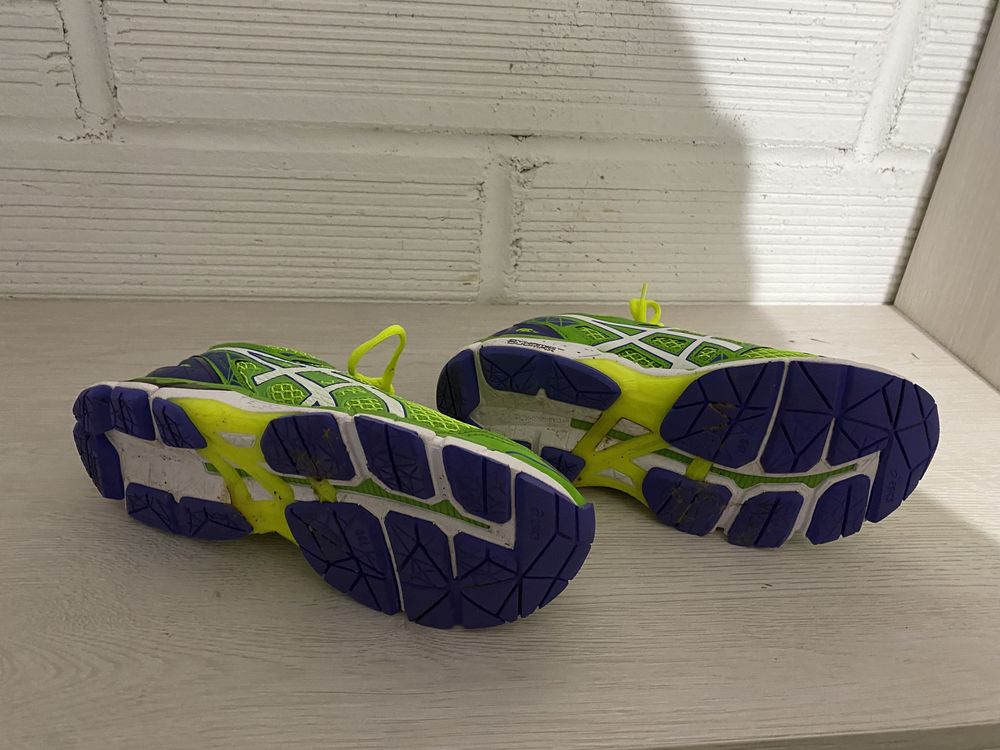 Baskets Asic course � pieds 20 Le Val D Albian (91)