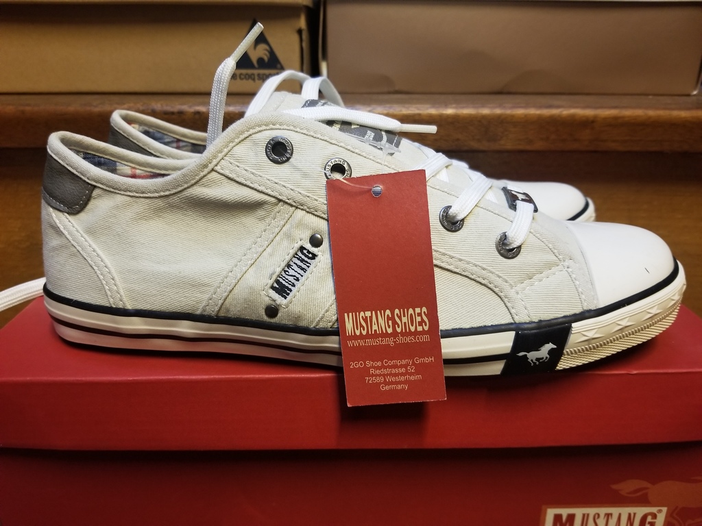 Baskets basses Mustang blanches cr�me 15 Toulouse (31)