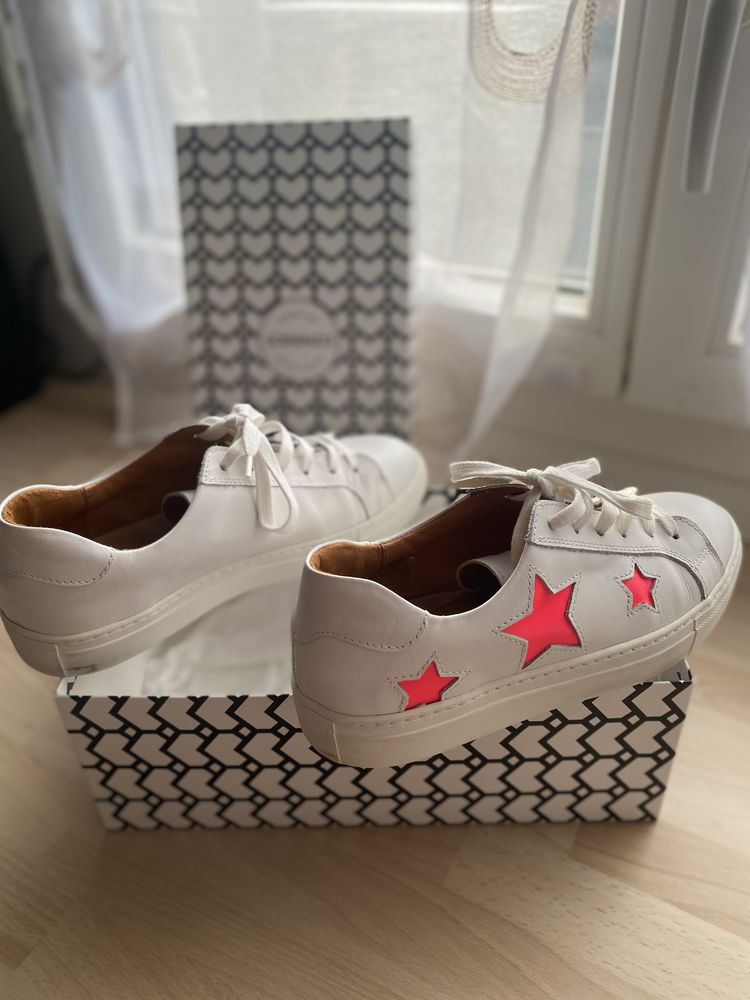 Baskets blanches et �toiles roses Sarenza 25 Mormant (77)