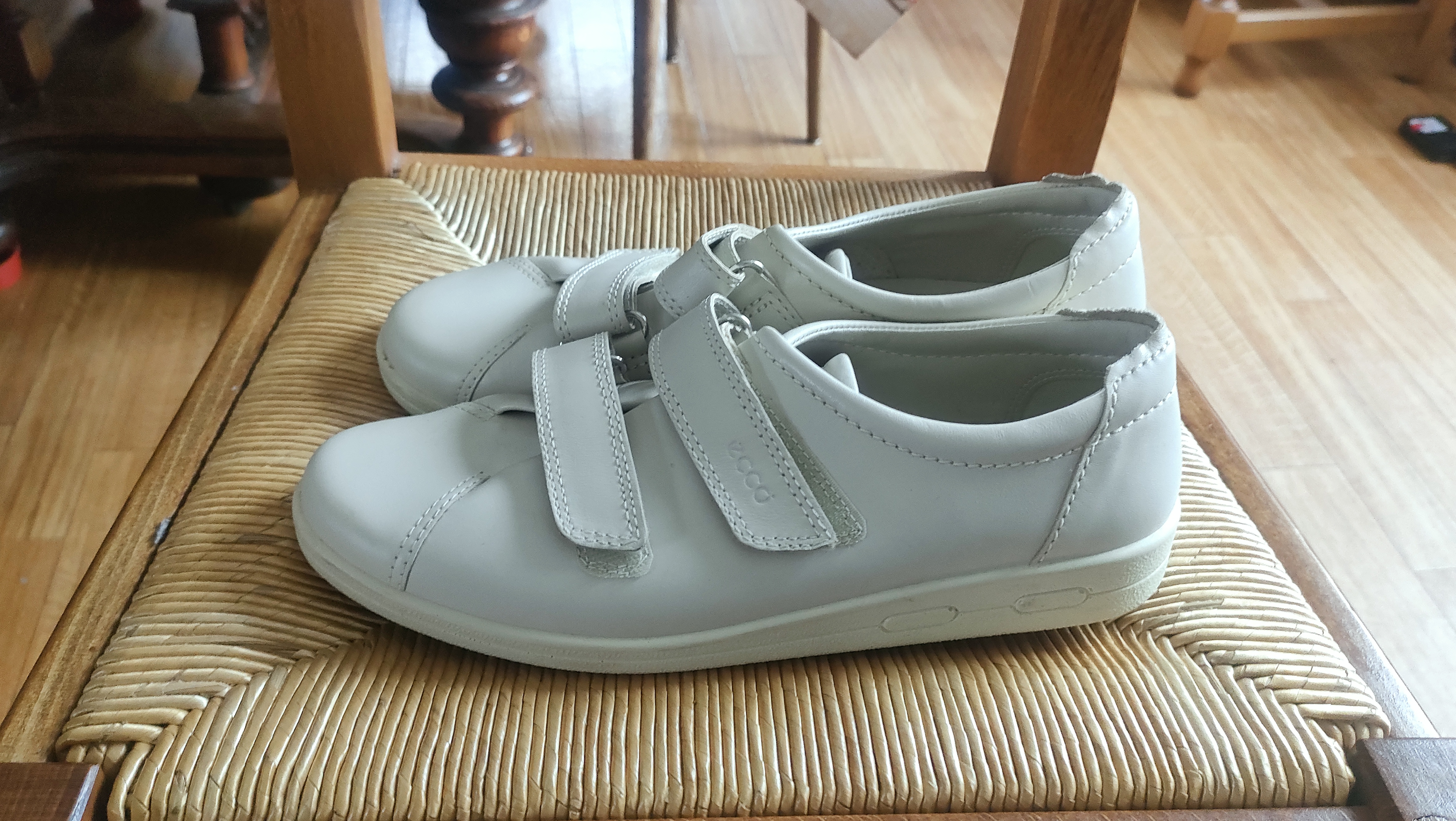 Baskets blanches marque ECCO 10 H�ricourt (70)