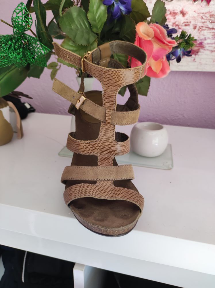 baskets bottine chaussures a talons 20 Revin (08)