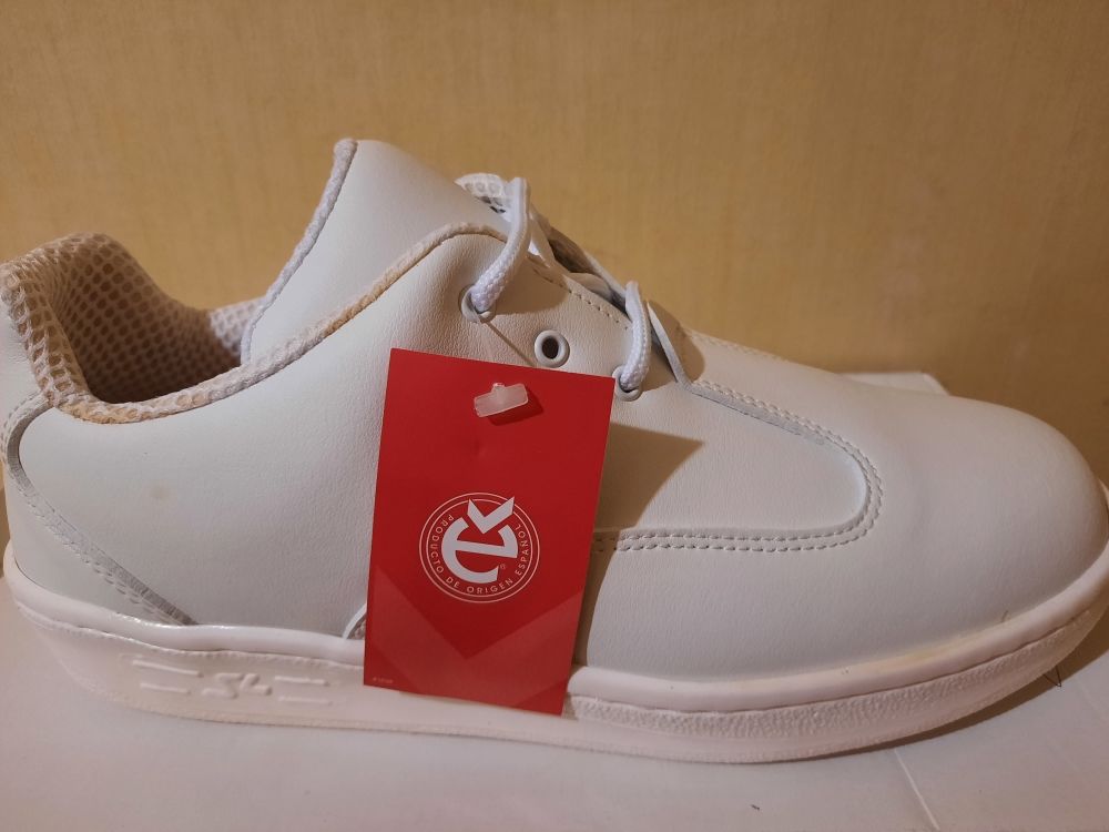 BASKETS - CHAUSSURES 35 Bobigny (93)