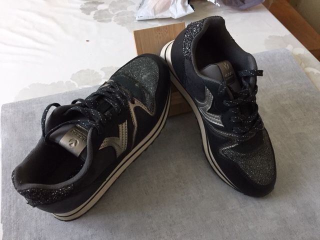 baskets      couleur noir argent 15 Martigues (13)