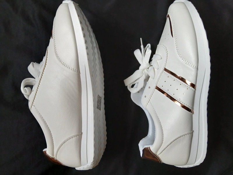 Baskets Femme blanche et or. Neuves. P.40 20 Saint-Marcellin (38)