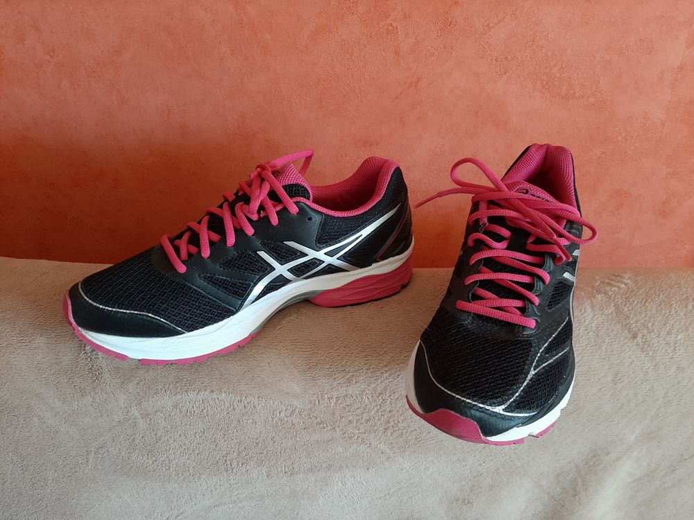 Baskets femme marque Asics 45 Aix-en-Provence (13)