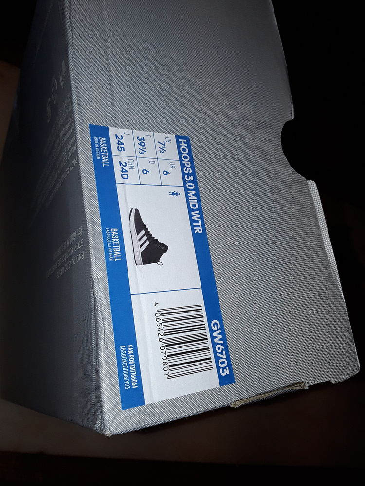 baskets hautes ADIDAS  P 39.1/3  mod�le  HOOPS 3.0 MID WTR 0 Thiers (63)