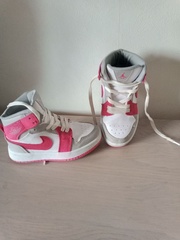 Baskets Jordan Air , enfant , pointure 27 20 Mouvaux (59)