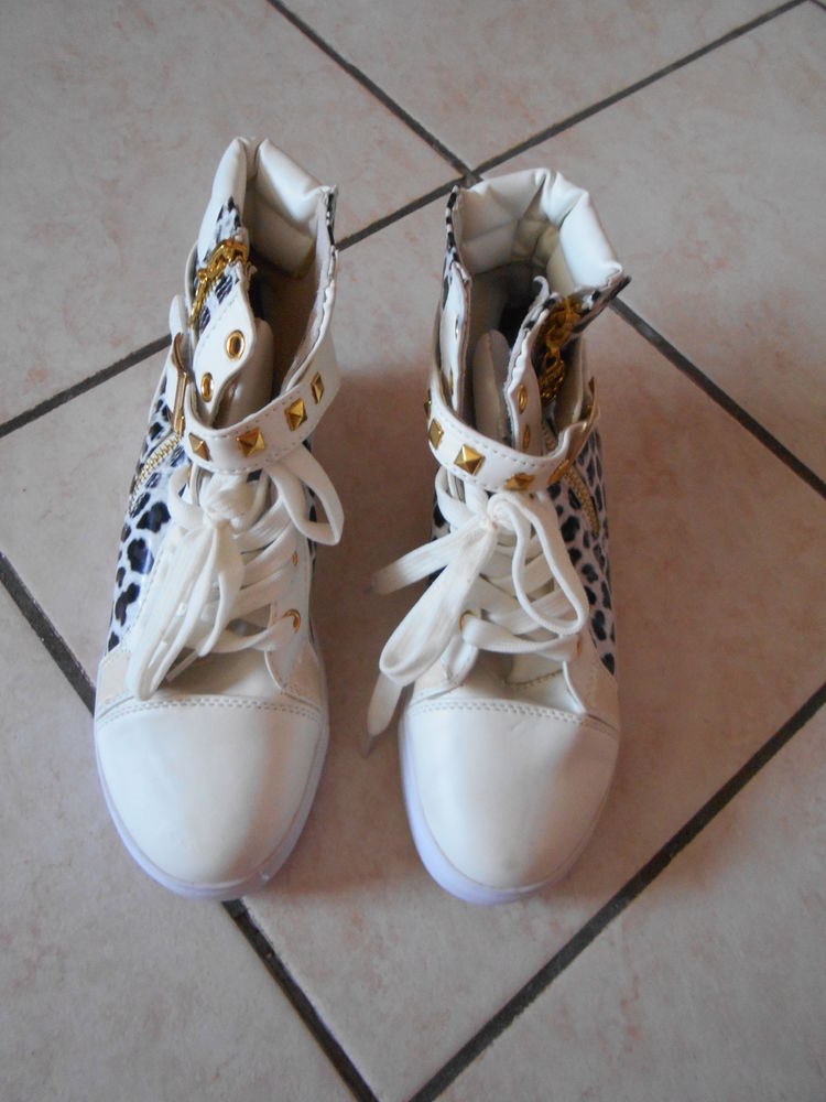 BASKETS MONTANTES POUR FEMMES 25 Chevigny-Saint-Sauveur (21)