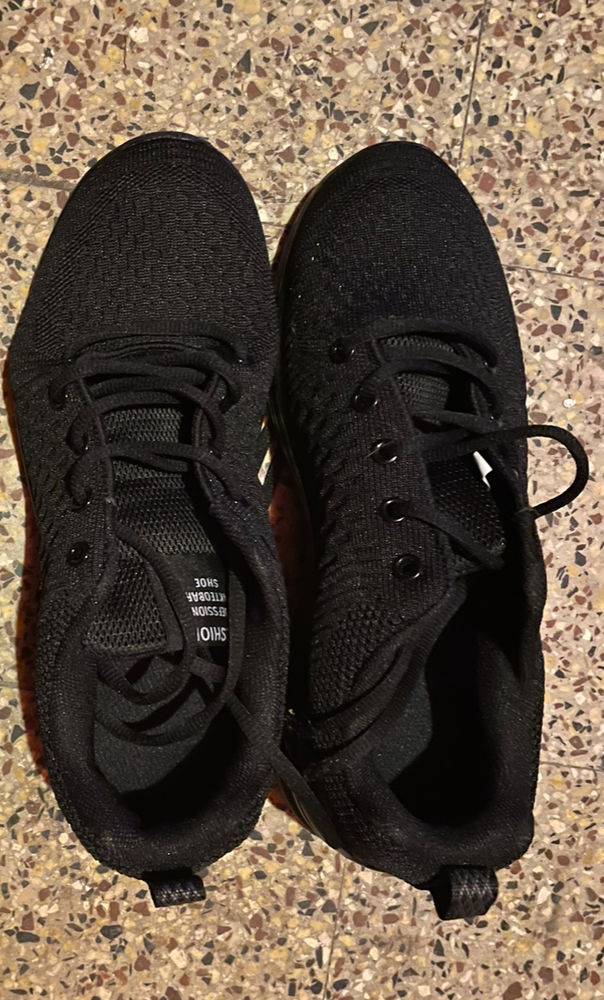 Baskets neuves noires 15 Le Creusot (71)