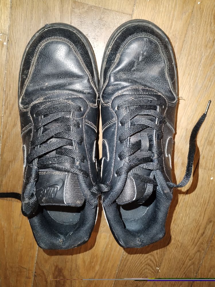 Baskets NIKE full cuir noir (Taille 42) 13 Brillon-en-Barrois (55)