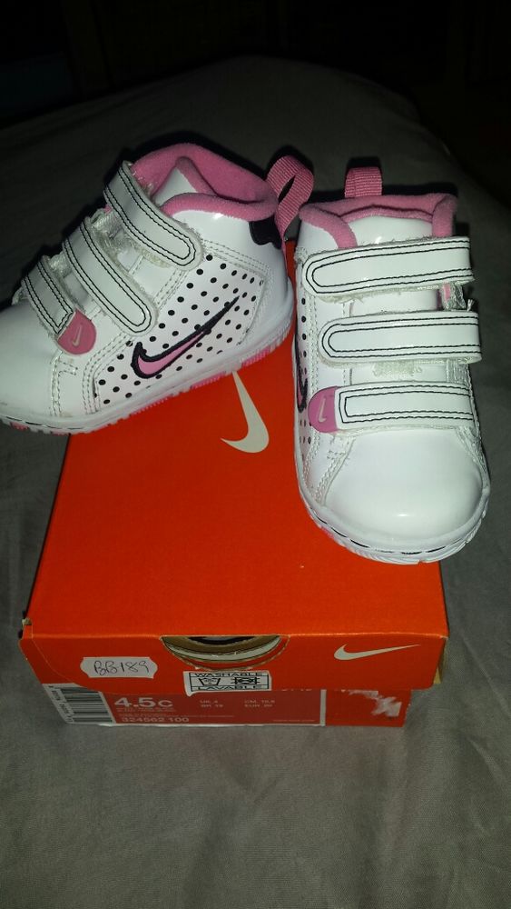 Baskets Nike neuves pointure 20 20 Sailly-sur-la-Lys (62)