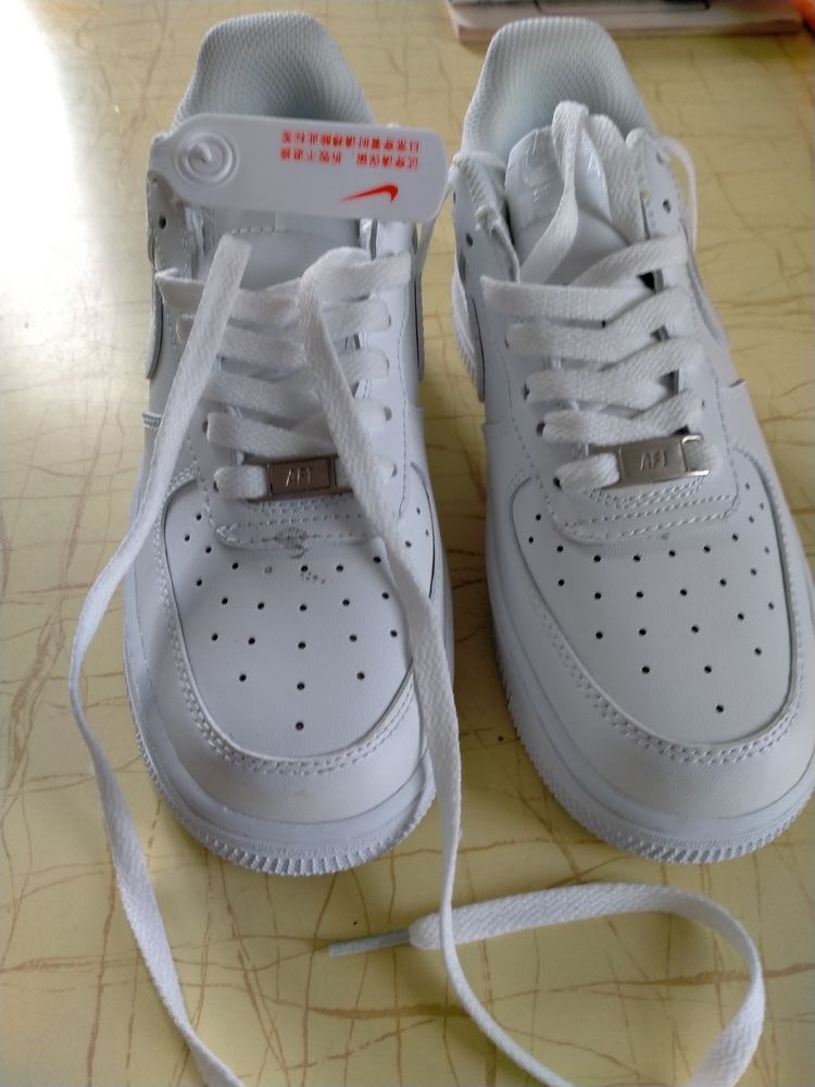 Baskets Nike air 35 Saint-Martin-en-Bresse (71)