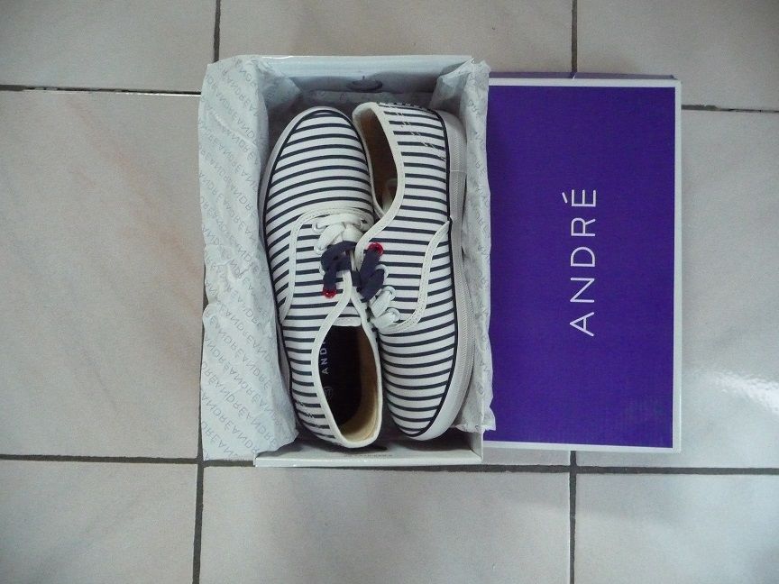 Baskets taille 37 en tissu rayures marine NEUVES 39 Celles-sur-Belle (79)