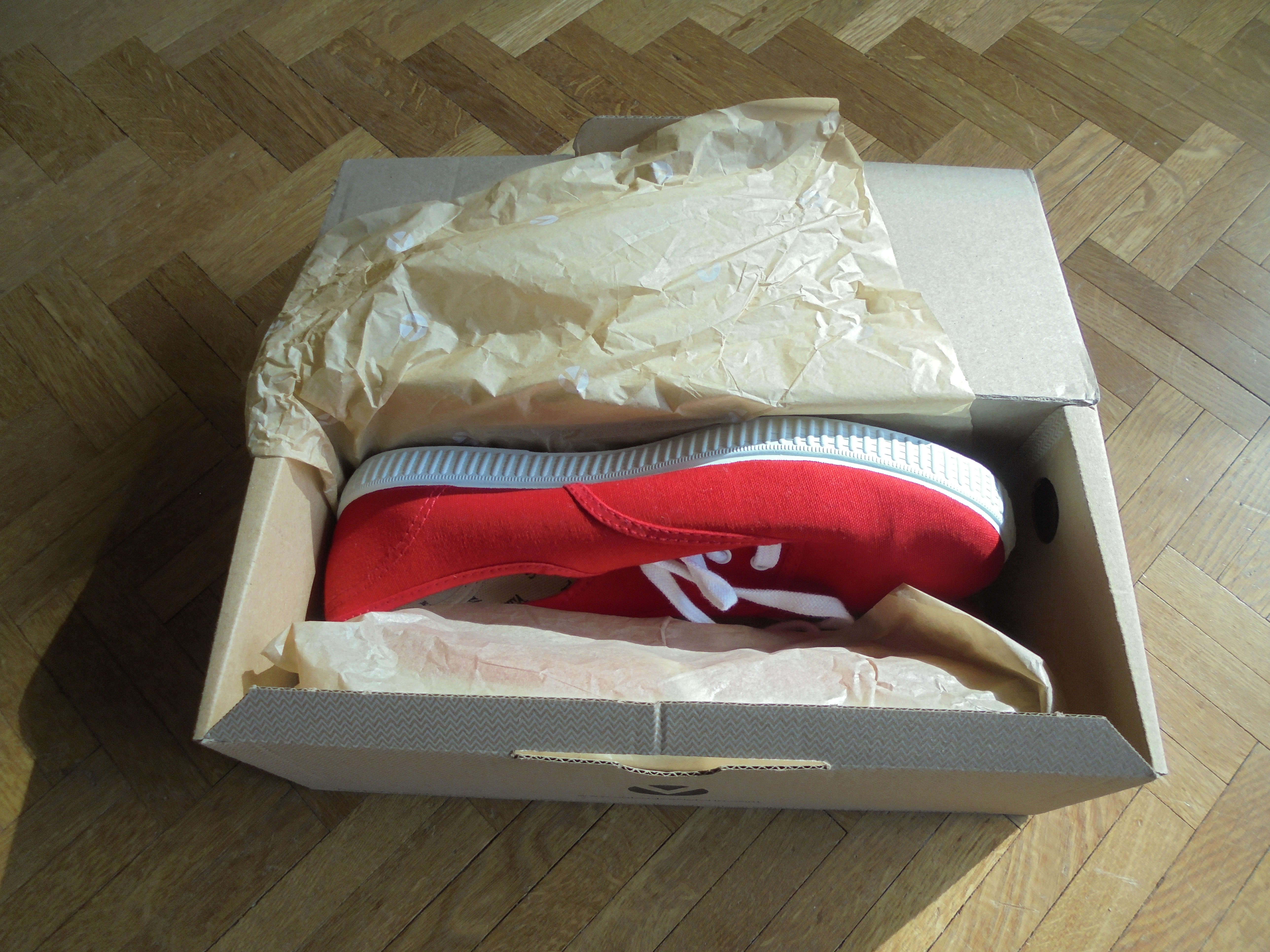 Baskets Victoria rouges 25 Tours (37)