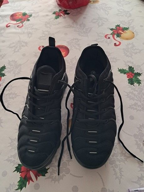 Baskettes noires chaussures sport courses mode homme T 43 ne 24 F�ves (57)