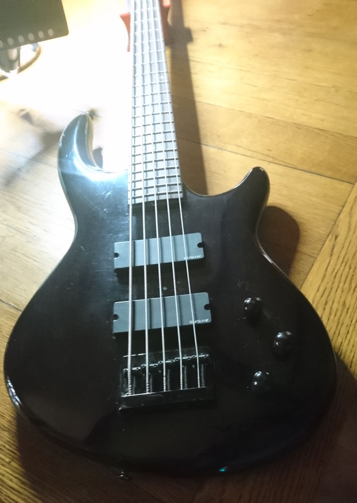 Basse 5 cordes Dean Edge 5 220 Carnoux-en-Provence (13)