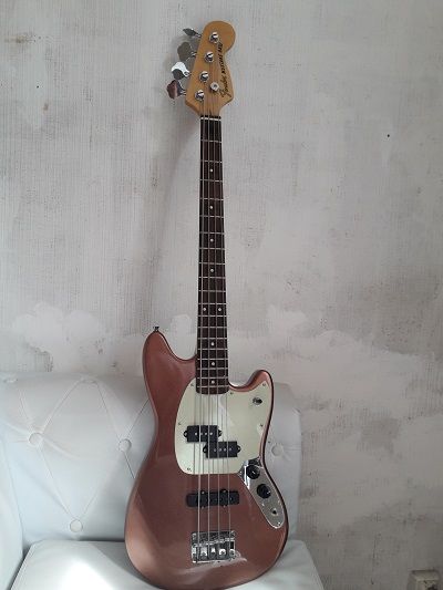 BASSE FENDER MUSTANG  GOLD 600E 600 Hy�res (83)