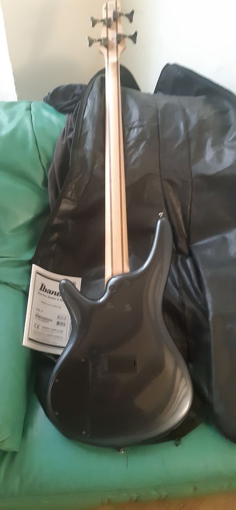 
basse ibanez SR300E-IPT. 2019. 200 Marseille 8 (13)
