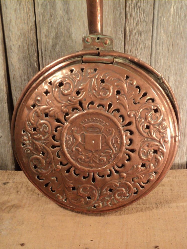 Bassinoire XVIII�me Cuivre Blason Lions Couronne de Comte 120 Loches (37)